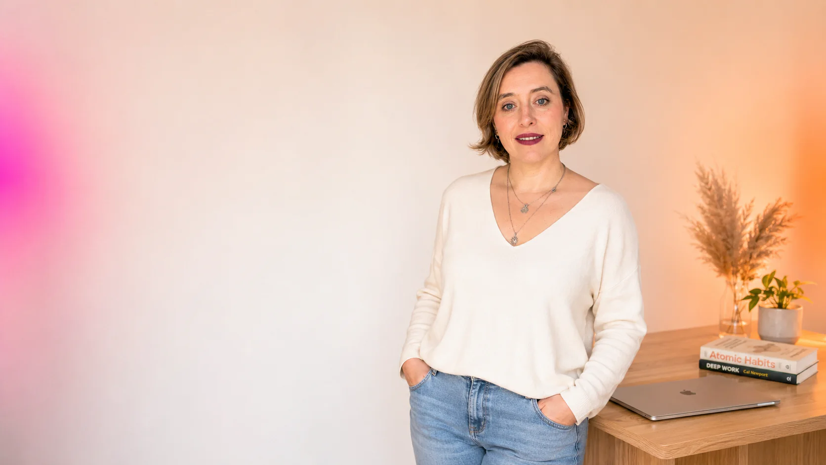 Manuela Guerinaud-Klein an ihrem Schreibtisch in Kaiserslautern